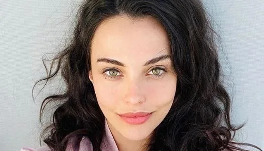 Tuvana Türkay vence al coronavirus