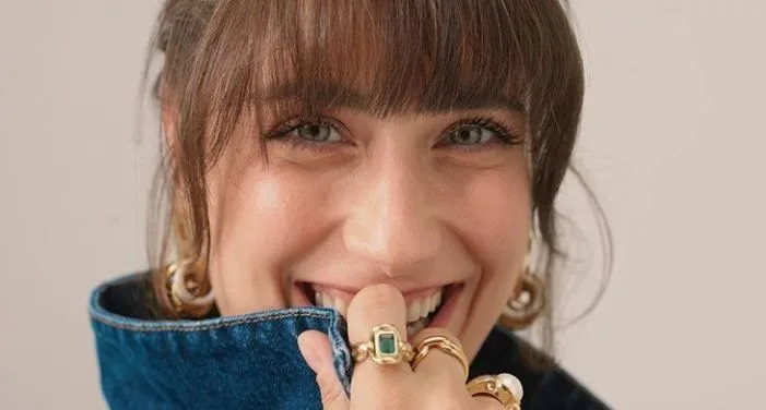 ¡Hazal Kaya vuelve a despertar la curiosidad!