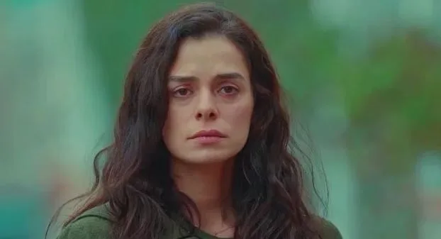 ¿Quién es Özge Özpirinçci? Altura – Edad – Serie – Familia