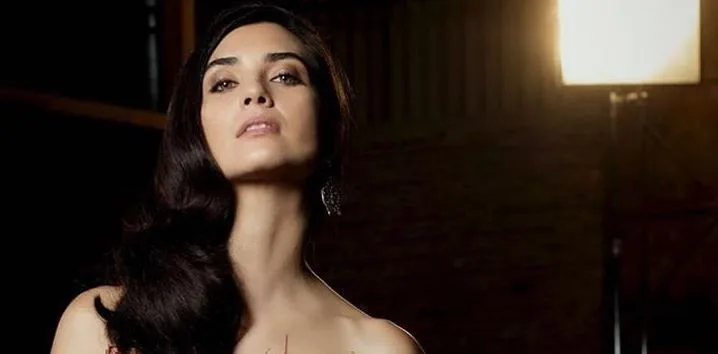 ¡Tuba Büyüküstün esperó en vano! ¡Burçin Terzioğlu no hizo comentarios!