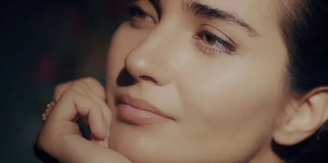Tuba Büyüküstün recordó esa triste escena
