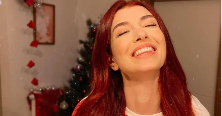 ¡Aslıhan Güner consiguió a su marido! ¡Ezgi Mola estaba encantada con su regalo de calificación! ¡Eda Ece sorprendió al director!