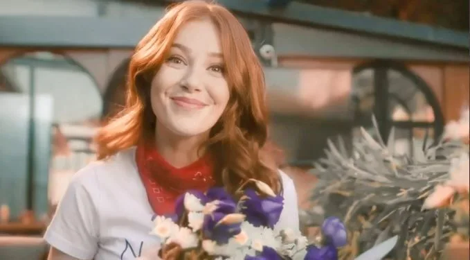 Aquí están las poses de Año Nuevo de Barış Arduç, Hazal Kaya, Demet Özdemir y Elçin Sangu