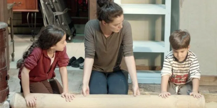 ¡Özge Özpirinçci no olvidó a los dos pequeños jugadores que interpretaron a sus hijos en La mujer!