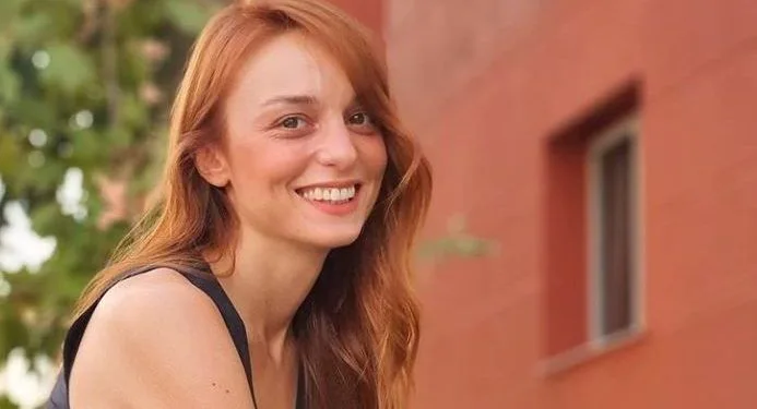 Nilperi Şahinkaya, quien participó en Forbidden Fruit, presentó otra serie