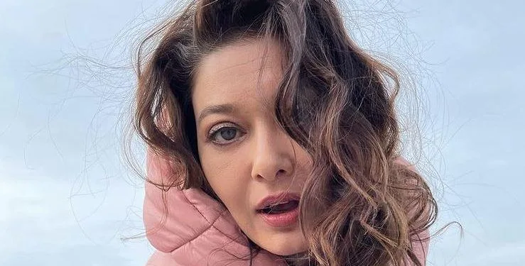 ¡Nueva decisión de Nurgül Yeşilçay, Zeynep of the Redemption, para la pospandémica!