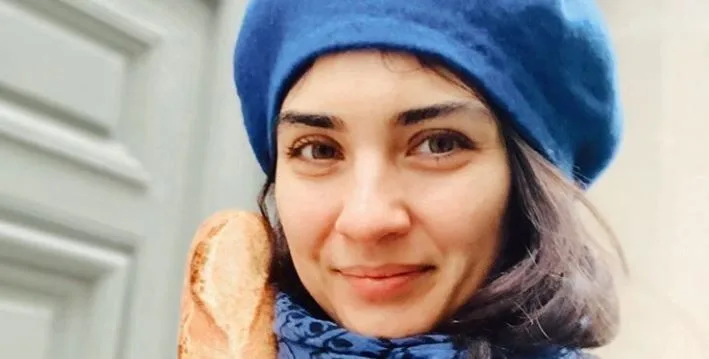 ¡El muñeco de nieve de Tuba Büyüküstün es muy lindo!