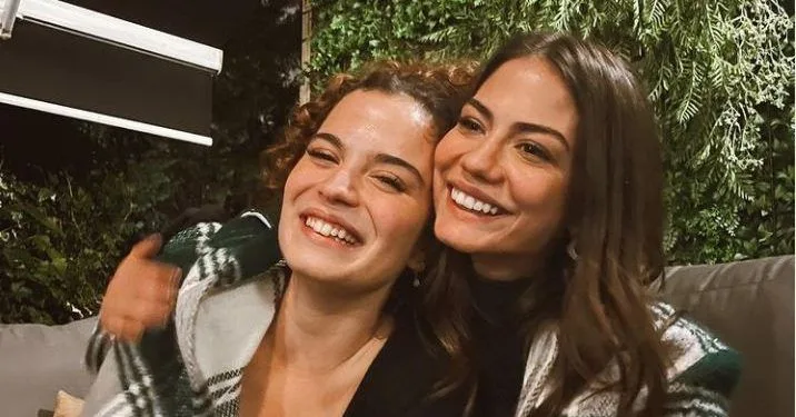 Mira quién fue la persona que acercó a Aslı Bekiroğlu y Demet Özdemir.