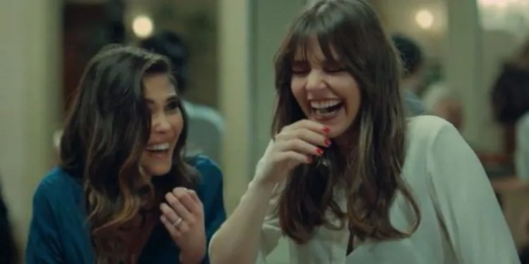 ¡Aslı Enver se burló de la escena en la que apareció en La novia de Estambul!
