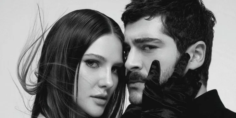 ¡La armonía de Alina Boz y Burak Deniz y sus poses ardientes también son geniales!