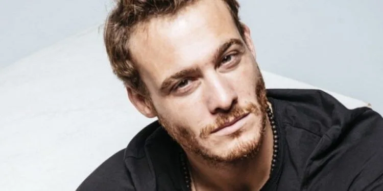 Kerem Bürsin se vistió con su adorable perro