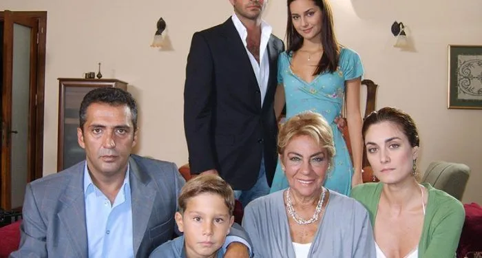 Yanık Koza | Asunto – Elenco – Tráilers – Episodios – Video (Serie de TV turca)
