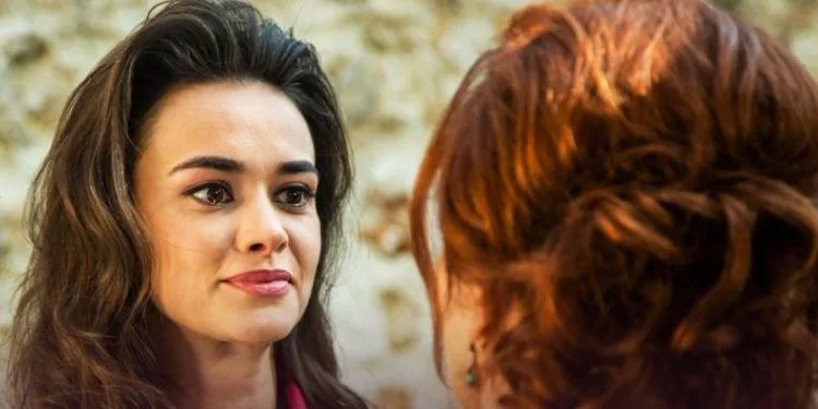 ¡Nada es como parece! ¡La sorprendente pose de Hilal Altınbilek y Hande Soral en el set!