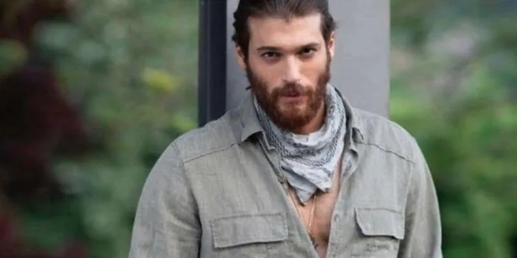 Can Yaman es el ganador en las redes sociales, pero Burcu Biricik lo sigue de cerca.