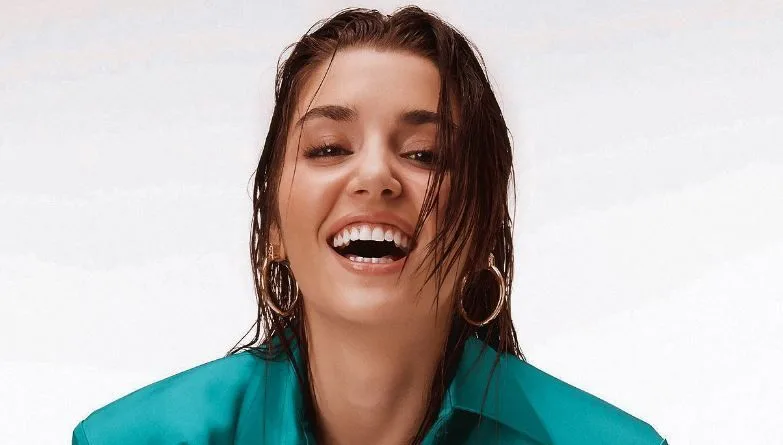 ¡Hande Erçel Step by Step sigue los pasos de Tuba Büyüküstün!