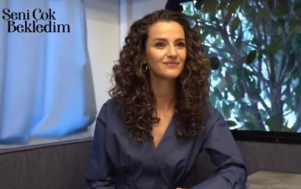 ¿Lleva peluca İrem Helvacıoğlu? ¡Anhelo por los viejos tiempos de Ebru Şahin! ¡Poses traviesas de Ayça Ayşin Turan!