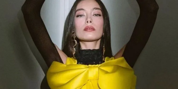 ¡Su emoción es grandiosa! ¡Neslihan Atagül y Özge Özpirinçci siempre están publicando las mismas fotos estos días!