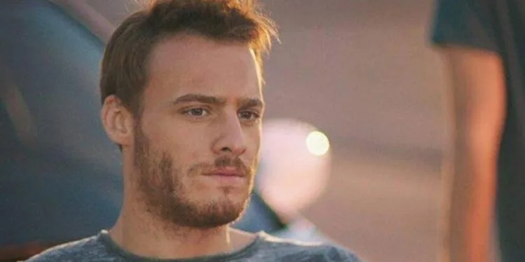 ¡Kerem Bürsin está en el set pero no en el set de Sen Çal Kapımı!