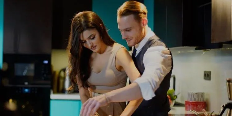 ¡El intercambio mutuo de Hande Erçel y Kerem Bürsin enloqueció a sus fans!