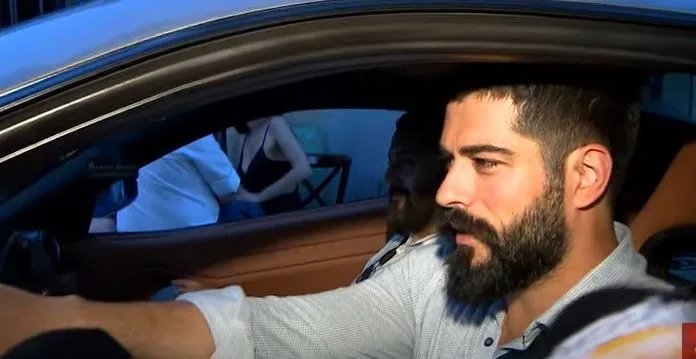 Burak Özçivit se tomó un descanso de los sets durante 3 meses, ¡pero no pudo soportar cortarse la barba!