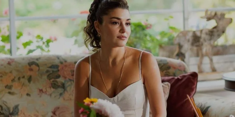 Bienvenido a la nueva era en Sen Çal Kapımı, ¡la belleza de Hande Erçel es impresionante!