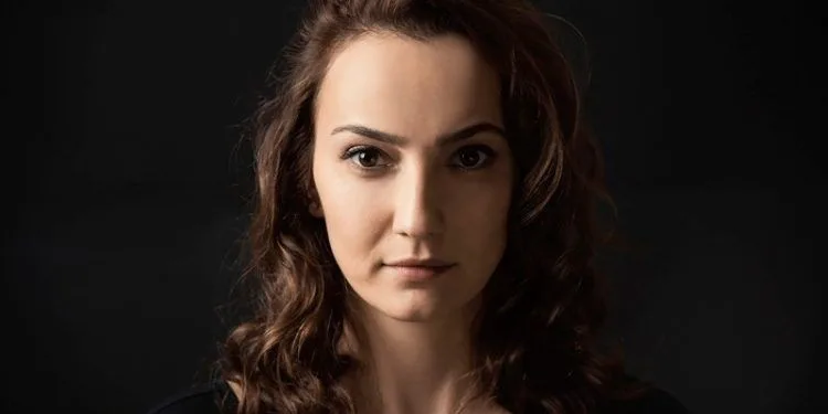 ¿Quién es Burcu Tuna? De dónde es – Altura – Edad – Serie de TV – Familia