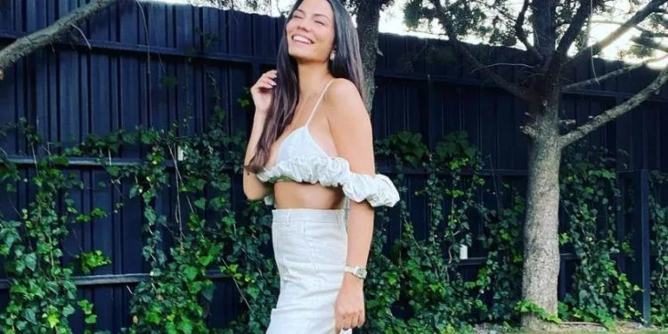 ¡Demet Özdemir está en la cima de su carrera y todo está mejorando a su favor!