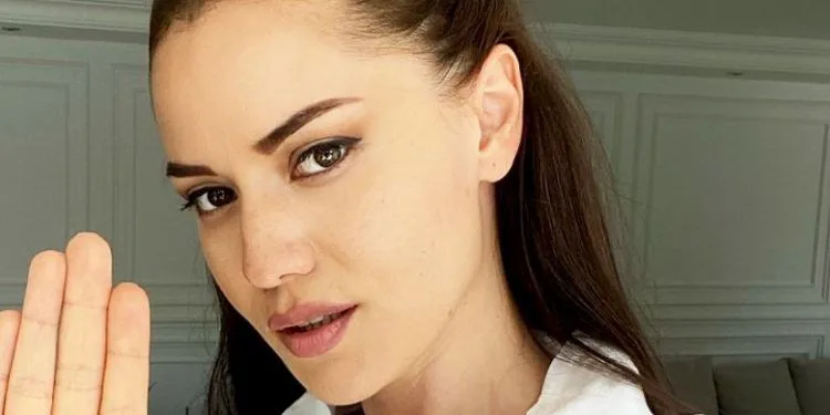 ¡Fahriye Evcen está fascinada con lo que comparte en las redes sociales!