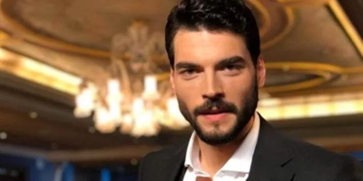Akın Akınözü apareció brevemente en la pantalla y se convirtió en TT!