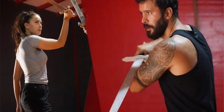 Fahriye Evcen y Barış Arduç montaron a caballo, agitaron espadas, ¡las redes sociales colapsaron!