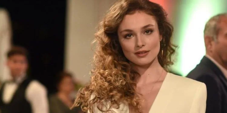 ¿Sabes qué es lo que más le disgusta de Serra Arıtürk, la Naz de la serie de televisión Aşkın Tarifi?