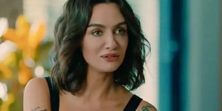 ¡Birce Akalay llega a Son Yaz con su nueva imagen!