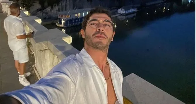 ¡Burak Deniz se está cansando de vacaciones con su amante Didem Soydan!