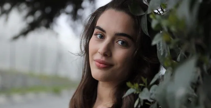 Çağla Şimşek en la serie «Kardeşlerim» hizo un buen debut, recibió un premio, ¡pero fue enviado desde la historia!