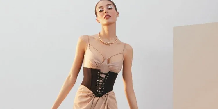 ¿Cómo celebró la bella actriz Dilan Çiçek Deniz el cumpleaños de su madre?