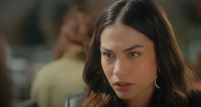 A Demet Özdemir se le ofreció el papel principal de Ay Yapım!
