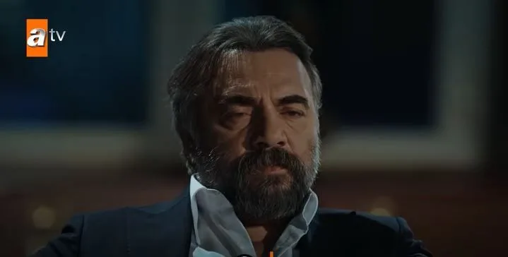 ¡Despedida emotiva de Oktay Kaynarca a Sabina Toziya, quien interpretó a su madre en la serie de televisión «Eşkıya Dünyaya Hükümdar Olmaz»!