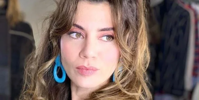 ¡Se hizo un gran cambio en la serie Ayrılık, donde Gökçe Bahadır regresó a los sets!