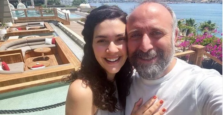 ¡Pareja de Bergüzar Korel y Halit Ergenç contando los días!