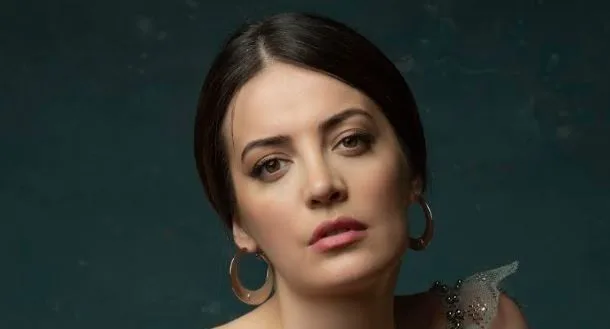 ¡Comienza una nueva era en la vida de İrem Sak! ¡También encontró la productora para su nuevo proyecto!