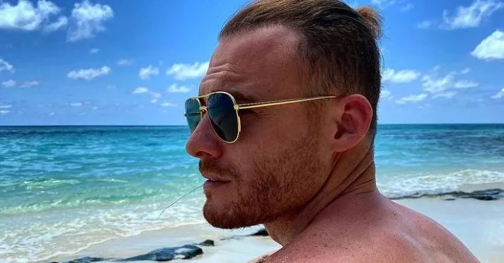 La serie ‘Sen Çal Kapımı’ ha terminado, ¡pero la tormenta de Kerem Bürsin continúa! ¡Bürsin está aquí como el señor Vogue!