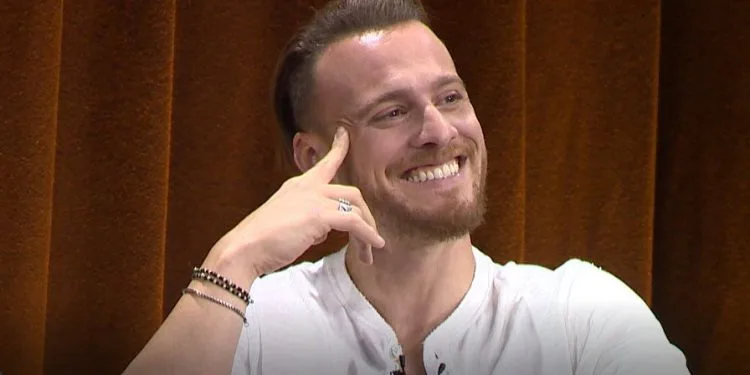 ¡Kerem Bürsin vuelve a estar en la cima de las redes sociales!