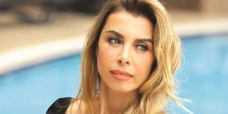 La filmación de Sen Çal Kapımı ha terminado, ¡pero Neslihan Yeldan está de vuelta en el set de la serie de televisión!