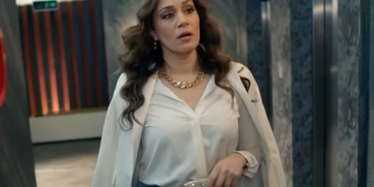 ¡Se ha anunciado la nueva ruta de Özge Borak! ¡Va del mundo moderno de «Menajerimi Ara» a los primeros años de la República!