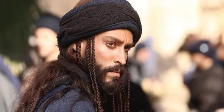 ¡Otra celebridad está en la agenda después de Ekin Koç para la serie Üç Kuruş!