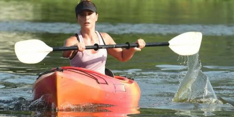 Burçin Terzioğlu tomó una canoa para el papel en la serie Yalancı!