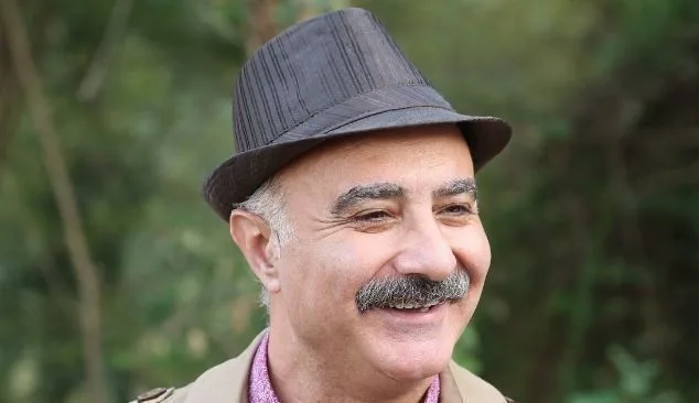 Cengiz Bozkurt va de un personaje a otro, ¡es como el nirvana de la actuación!