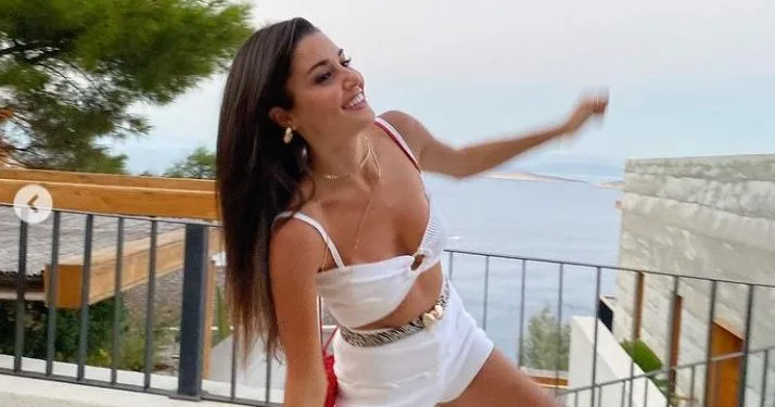 ¡Las viejas imágenes de Hande Erçel se convirtieron en un acontecimiento!