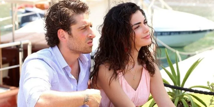 ¿Es correcta la elección de Özge Yağız y Bora Akkaş en la serie de televisión İçimizden Biri?