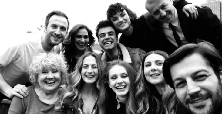 ¡Apoyo a Canan Ergüder, una de las actrices de la serie de televisión ‘Menajerimi Ara’!